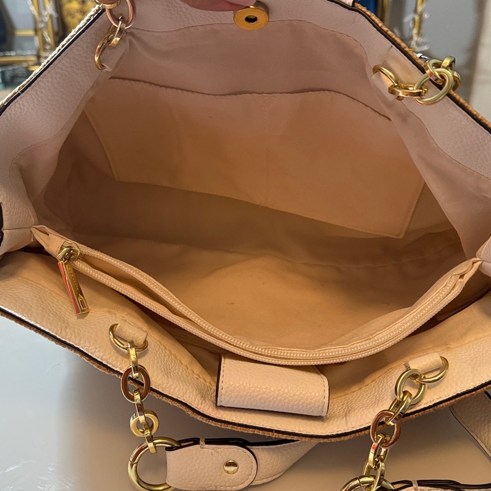 Liz Claiborne Straw Tote with White Trim - Picture 6 of 7